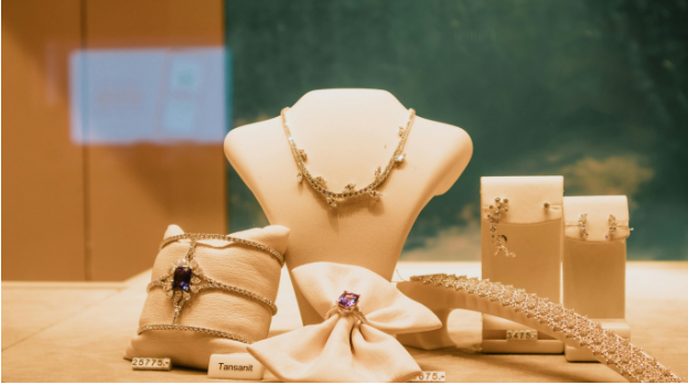 Why Cape Cod Jewelry Continues to Define Coastal Elegance